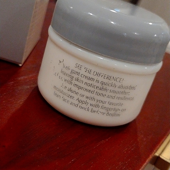 Dramatic Firming Cream  for the Face - Picture 4 of 5
